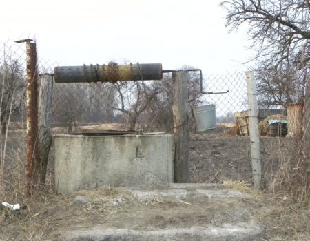 У Гайворонському районі дістали чоловіка, який впав до колодязя