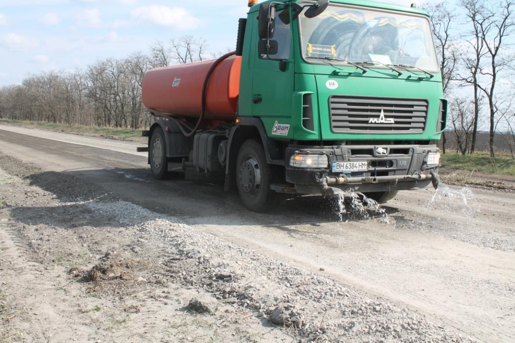 На Кіровоградщині дали друге життя дефектному шару покриття багатостраждальної траси Н-14. ФОТО