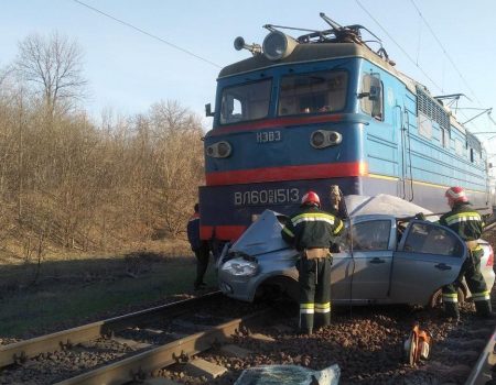 На Кіровоградщини сталося зіткнення електропотяга з автомобілем