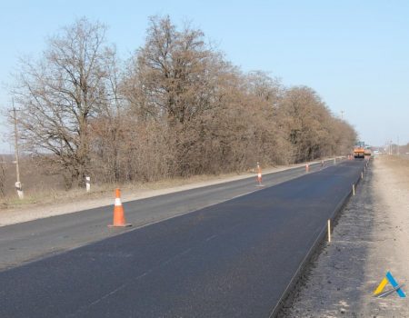 На дорозі Н-14 влаштували більше 2 км вирівнюючого шару. ФОТО