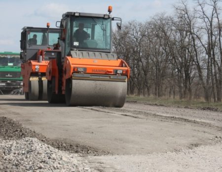 На Кіровоградщині дали друге життя дефектному шару покриття багатостраждальної траси Н-14. ФОТО