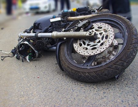 У Новомиргороді неповнолітній на мотоциклі врізався в “швидку” і загинув, пасажирка – в лікарні