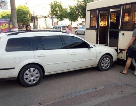 Тролейбус, у який в’їхала автівка у Кропивницькому, працює на маршруті