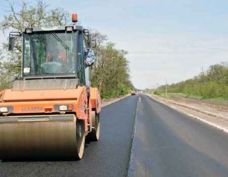 Дорогу Олександрівка-Кропивницький-Миколаїв планують завершити у вересні. ФОТО