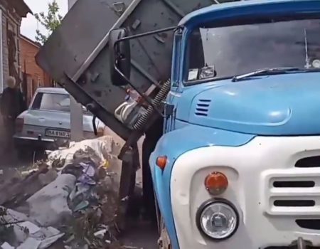 Спецінспекція Кропивницького  повернула  вантажівку будівельного сміття власнику. ВІДЕО