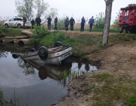 У Новомиргородському районі  дістали з річки автівку та тіло водія. ФОТО