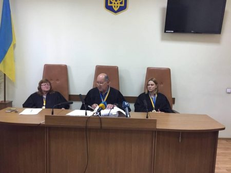 Захист обвинуваченої у вбивстві доньки вимагає повторної експертизи доказів