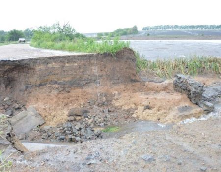 В кількох районах Кіровоградщини продовжують боротися з наслідками стихії. ФОТО