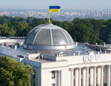 Переважна більшість українців підтримують дострокові парламентські вибори