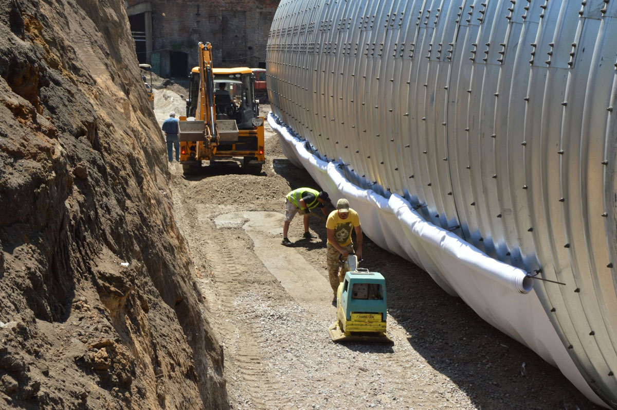 Реконструкція &#8220;Арки&#8221;: будівельники забетонували 80-тонну трубу тунелю. ФОТО