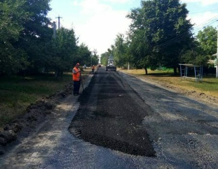 В Олександрівському районі ремонтують місцеві дороги. ФОТО