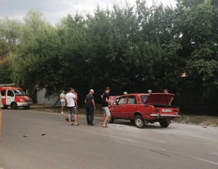 У спальному районі Кропивницького перекинулась автівка. ФОТО