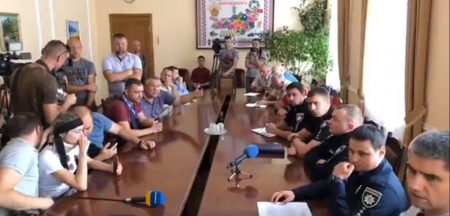 У Кропивницькому відсторонили 4 поліцейських, які ймовірно причетні до побиття померлого водія