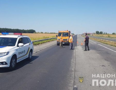 На Кіровоградщині працівники поліції обстежують дороги на недоліки, що впливають на аварійність. ФОТО