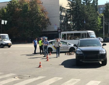 У Кропивницькому сталася ДТП за участі велосипеда та джипа