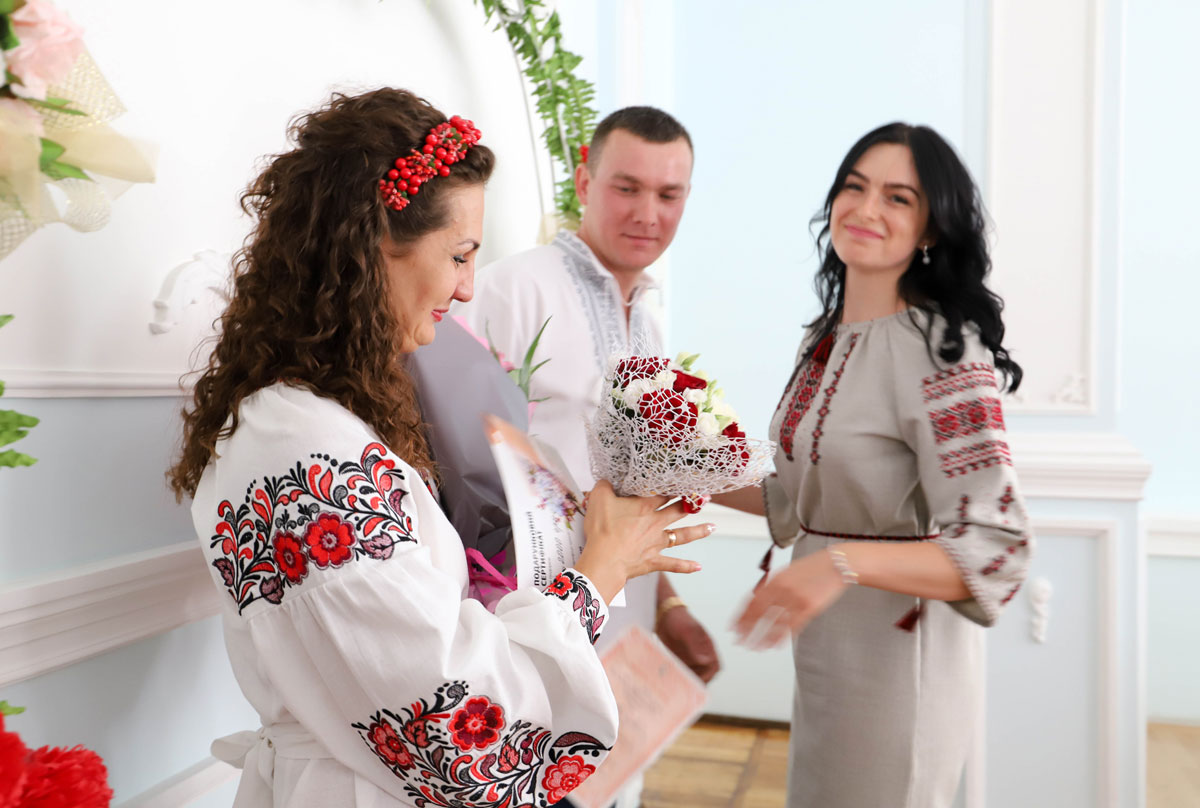 На Кіровоградщині на День прапора і День Незалежності побажали одружитися 33 пари. ФОТО