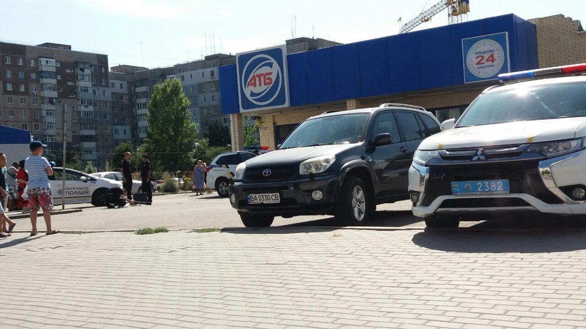 У Кропивницькому затримали чоловіка, який погрожував у магазині &#8220;гранатометом&#8221;. ФОТО