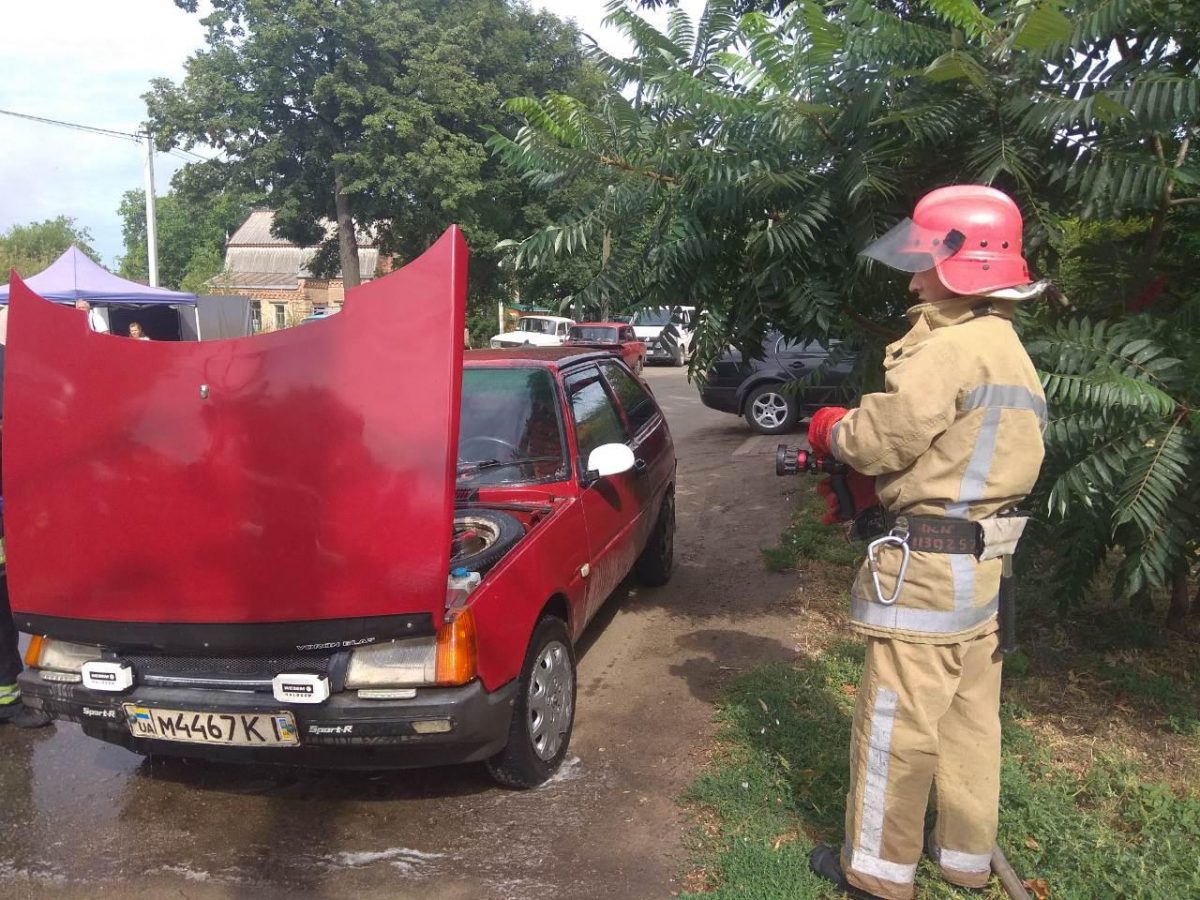 На одній із вулиць Добровеличківки горів автомобіль