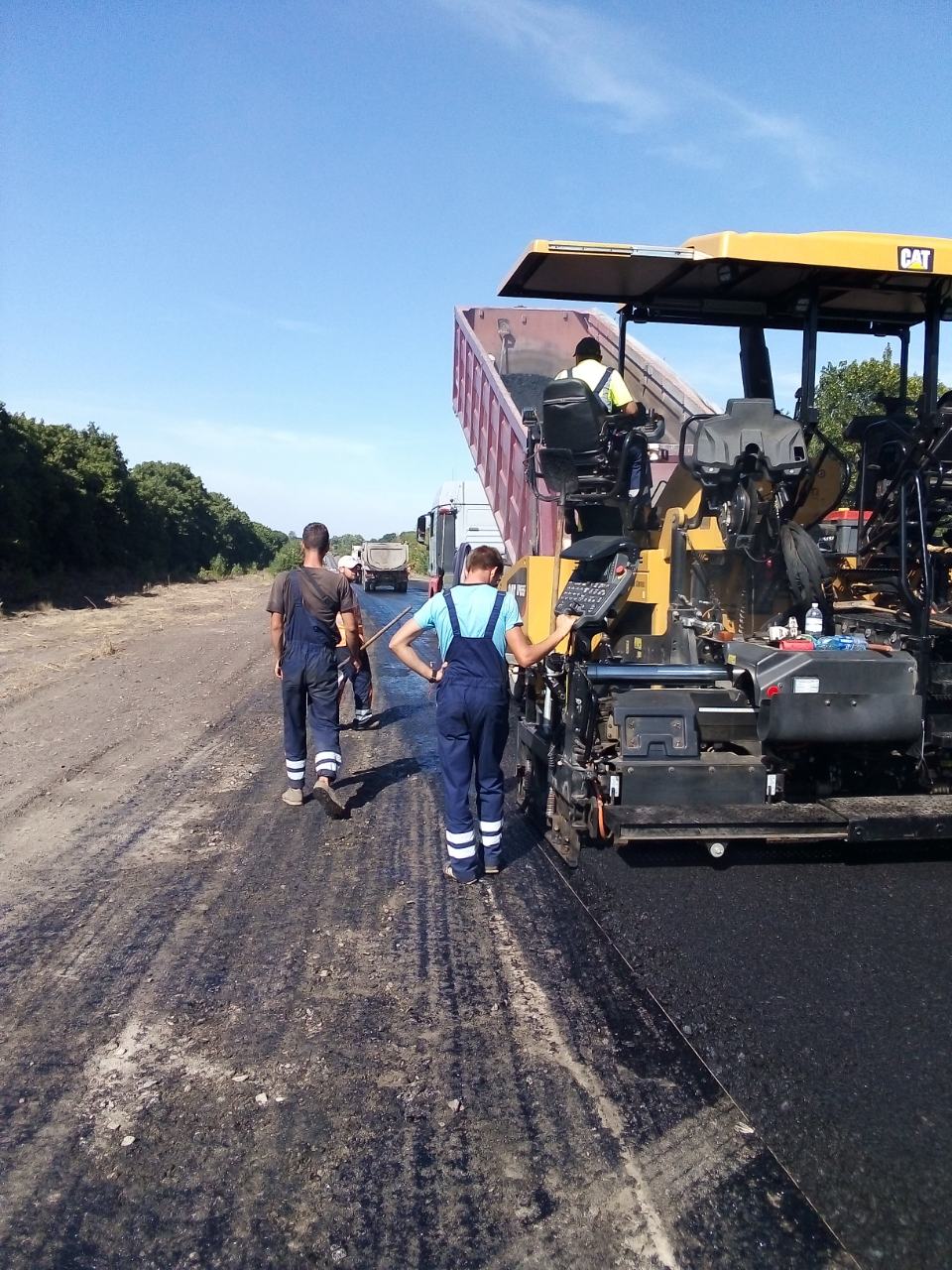 Будівельники завершують ремонт 5 км дороги Полтава-Олександрія. ФОТО