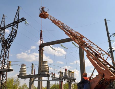 У Кропивницькому триває ремонт ліній електропередач. ФОТО