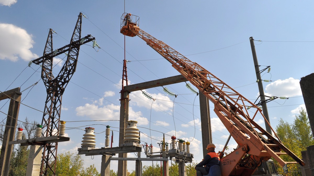 У Кропивницькому триває ремонт ліній електропередач. ФОТО