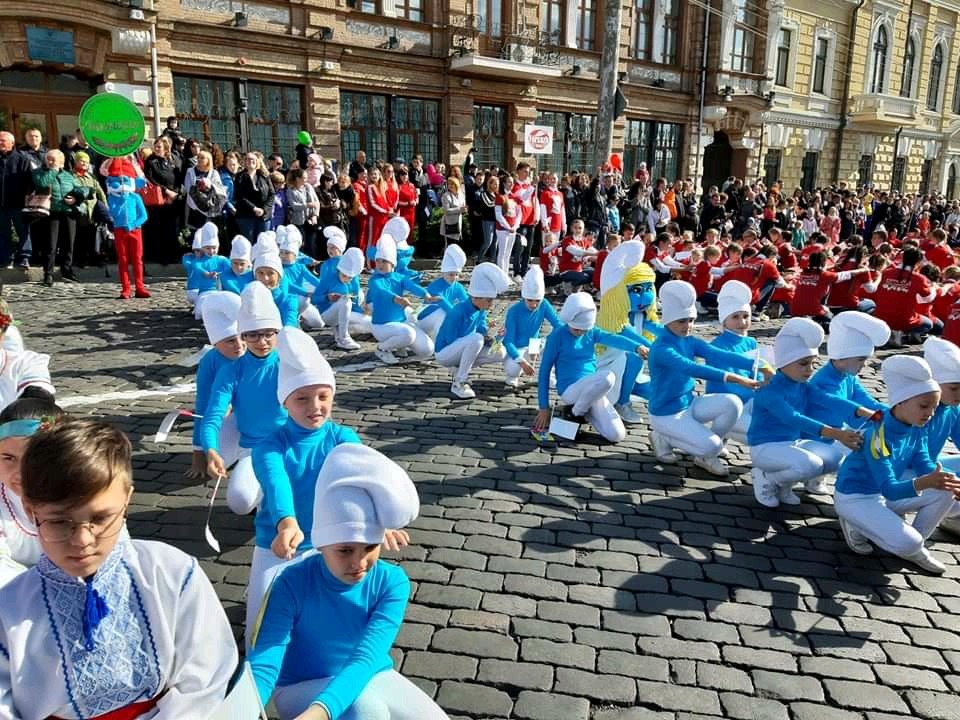 Танцювальні колективи привітали кропивничан з Днем міста парадом. ФОТО