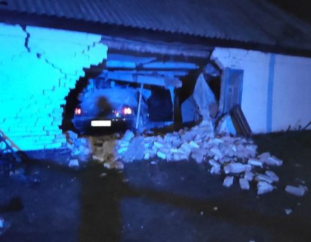 На Кіровоградщині «Volkswagen» влетів у будівлю – пасажир загинув на місці