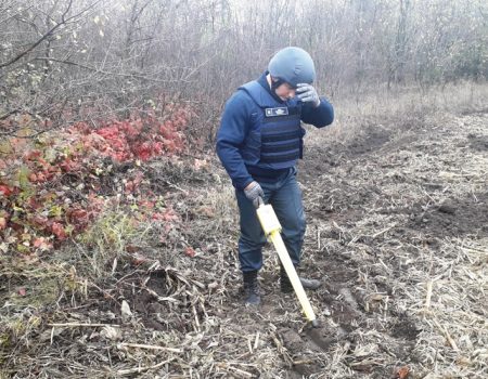 На Кіровоградщині рятувальники знешкодили 26 мінометних мін та два артснаряди. ФОТО