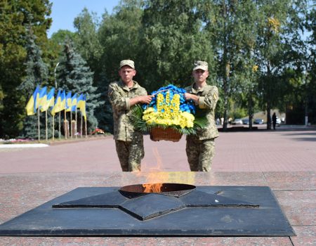 День захисників України в Кропивницькому: демонстративні локації силовиків, частування кулішем, виступ рок-гурту