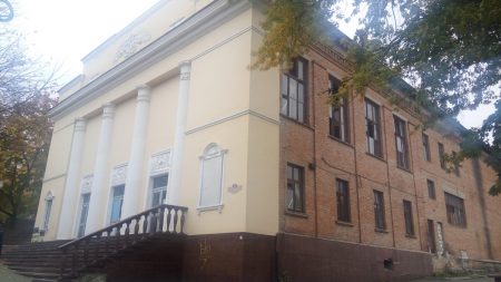 Фірма екснардепа Шарова вирішила належно оформити майже 5 тисяч метрів квадратних землі в центрі Кропивницького