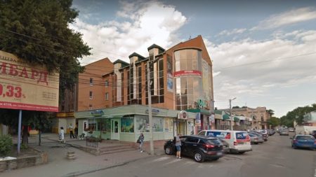 У Кропивницькому з третього разу погодили продаж землі під ларьок біля Центрального скверу
