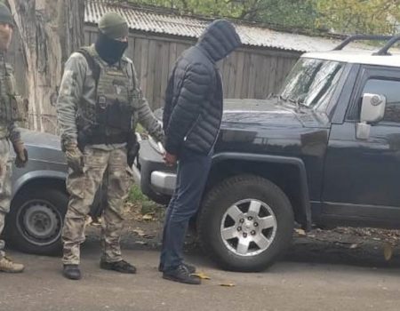 На Кіровоградщині поліцейські викрили чоловіків підозрюваних у викрадені елітних авто