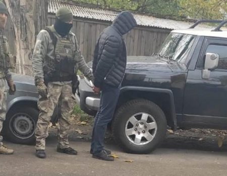На Кіровоградщині поліцейські викрили чоловіків підозрюваних у викрадені елітних авто