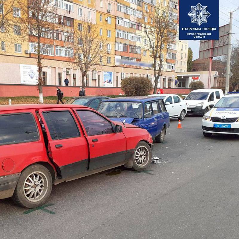У Кропивницькому нетверезий водій спричинив потрійну ДТП. ФОТО