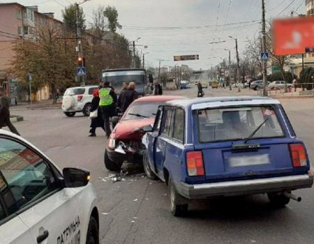 У Кропивницькому нетверезий водій спричинив потрійну ДТП. ФОТО