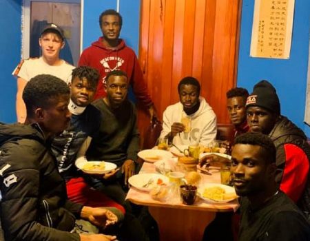 Футболісти з Африки через обман залишилися на вулиці та шукають роботу
