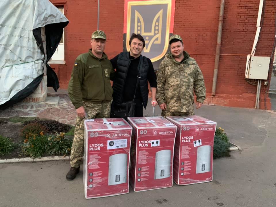 Сергій Притула зустрівся з кропивницькими  волонтерами та передав обладнання спецпризначенцям. ФОТО