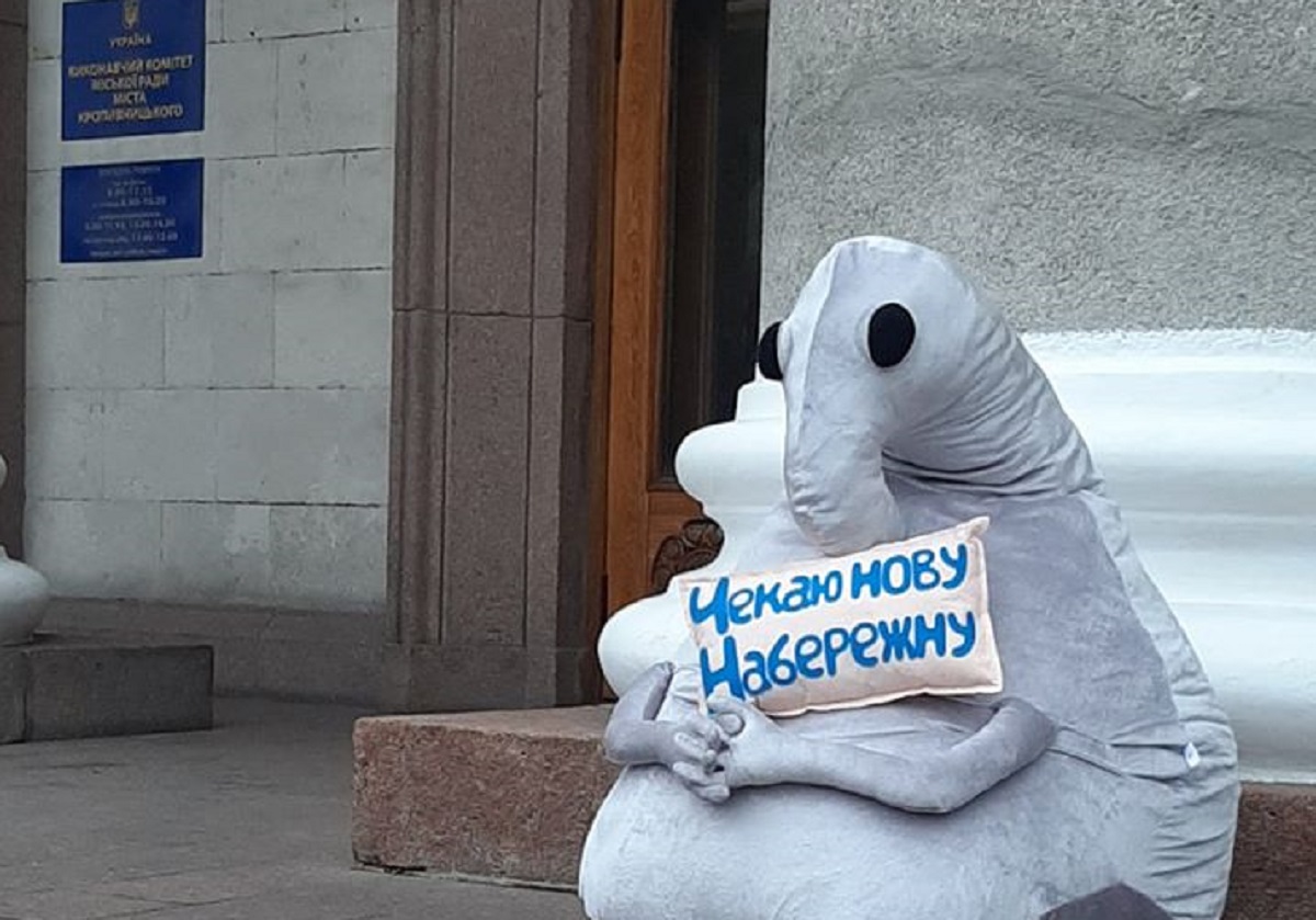 У Кропивницькому після інциденту з поліцією, Почекуна посадили під міську раду