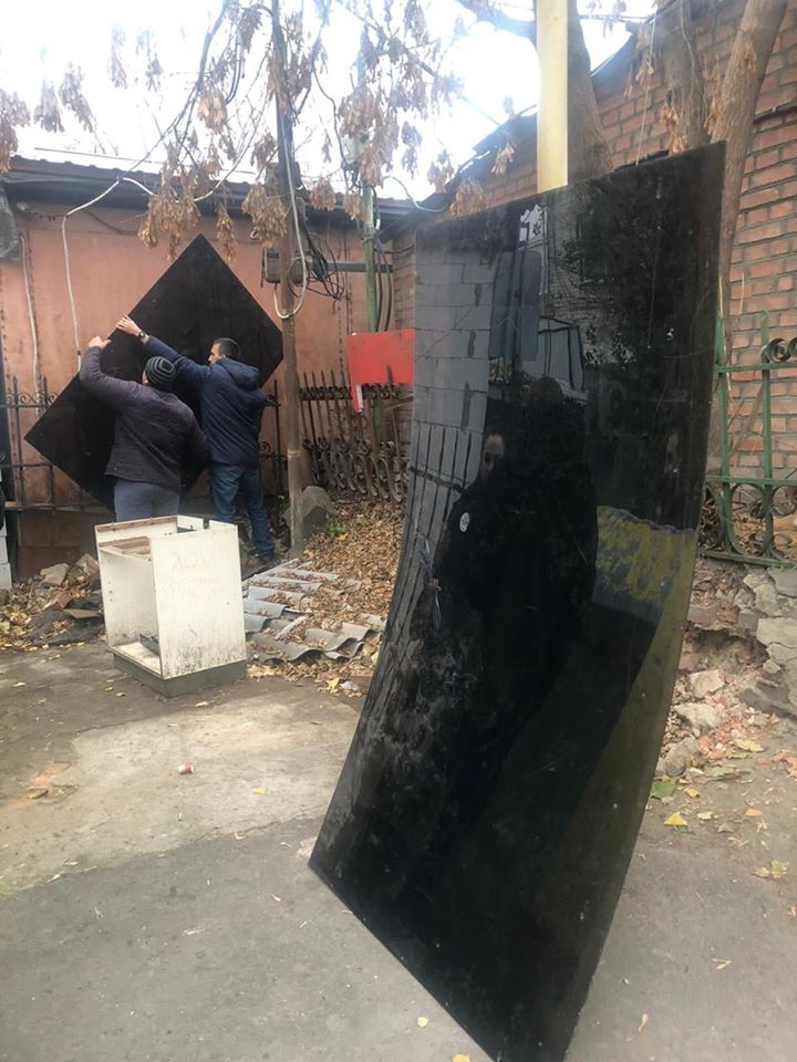 Поліція знайшла викрадені елементи конструкції зупинки, яку зруйнували в Кропивницькому