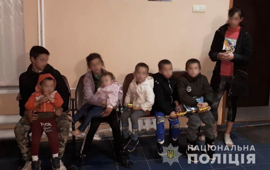 На Кіровоградщині поліцейські спільно з працівниками соцслужби вилучили з родини 8 дітей