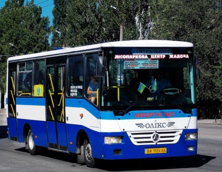 У Кропивницькому в автобуса “1-Ц” під час руху відпало колесо. ФОТО