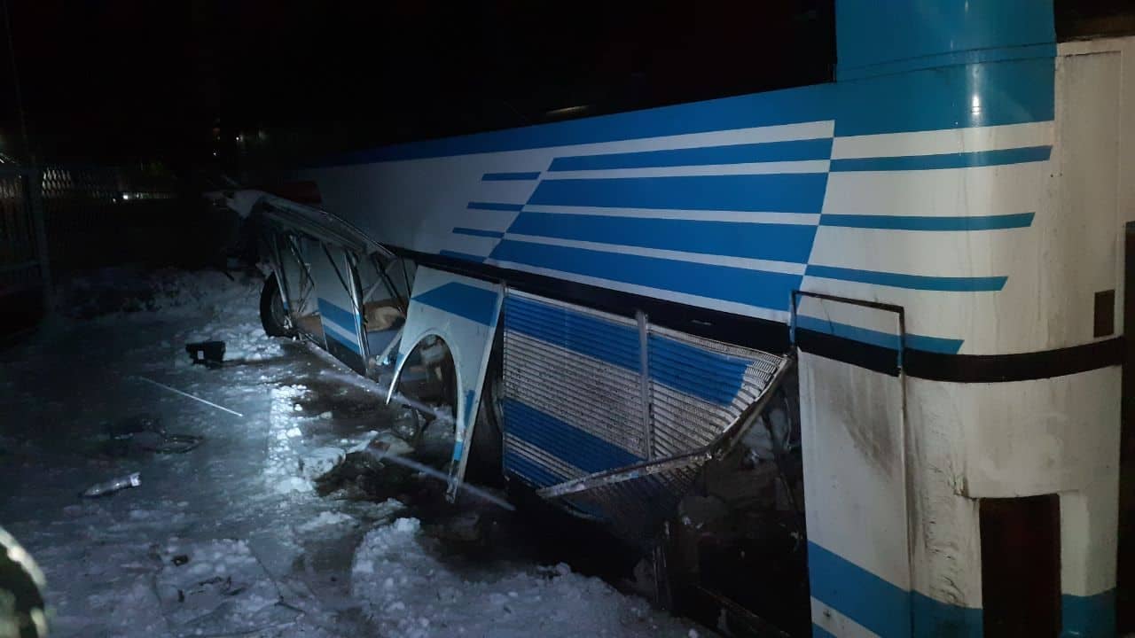 Дві ДТП на Кіровоградщині: ВАЗ зіткнувся з локомотивом, автобус &#8211; із легковиком. ФОТО