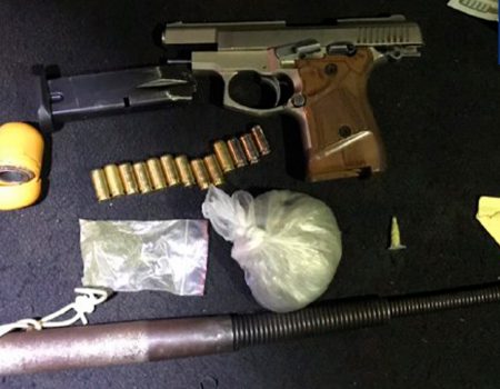 У жителя Кропивницького правоохоронці знайшли пістолет та наркотики