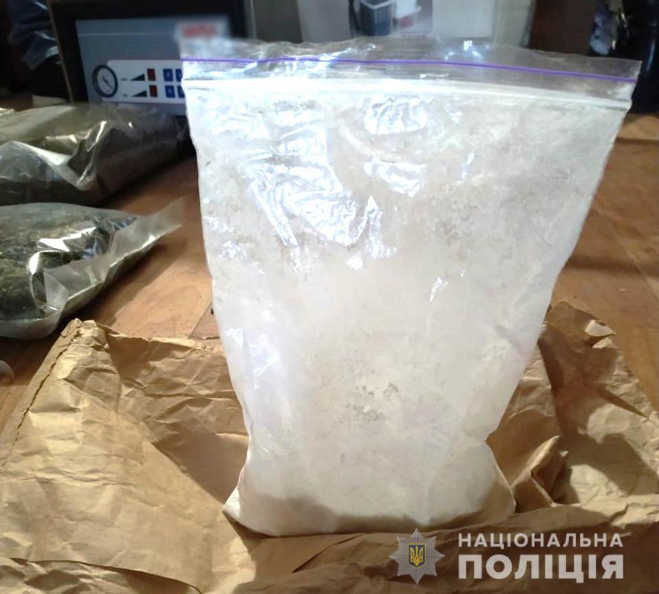 Поліція викрила киянина, який постачав наркотики на Кіровоградщину