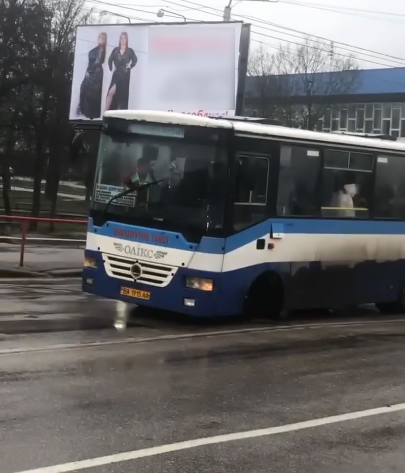У Кропивницькому в автобуса &#8220;1-Ц&#8221; під час руху відпало колесо. ФОТО