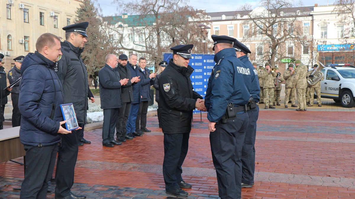 Поліцейські 11 ОТГ Кіровоградщини отримали нові машини