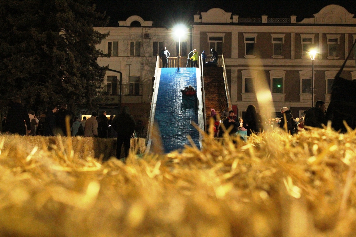Відкриття міської ялинки в Кропивницькому: свято на площі, затор &#8211; на дорозі. ФОТО