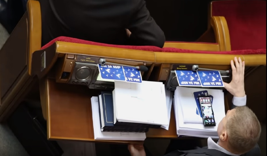 Колишній очільник Кіровоградщини Сергій Ларін придумав ноу-хау для голосування в парламенті. ВІДЕО