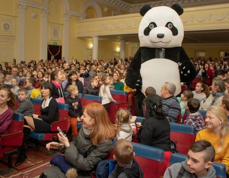 У філармонії відкрили головну ялинку області. ФОТО