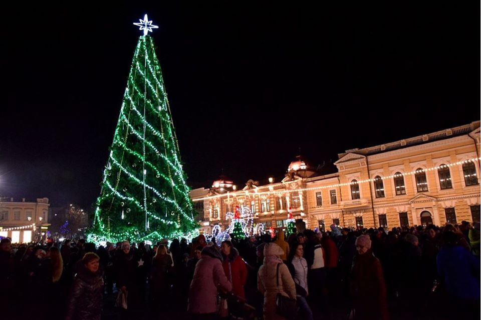 У Кропивницькому на площі Героїв Майдану хотіли вкрасти новорічні інсталяції.